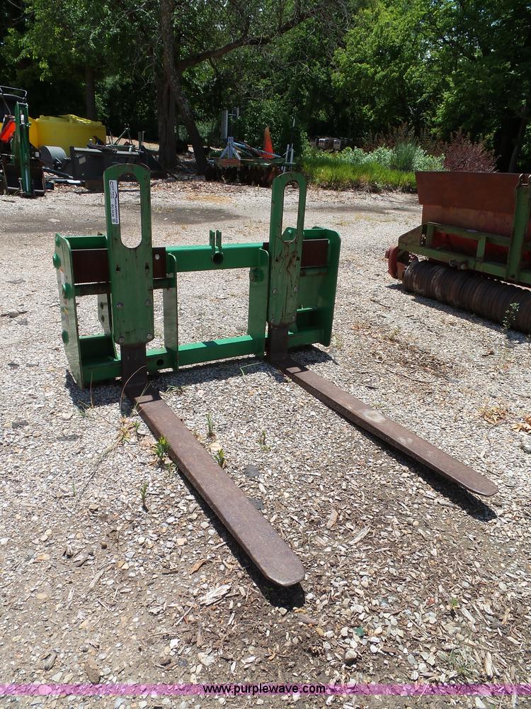 image for item BG9436 John Deere 7210 tractor forks