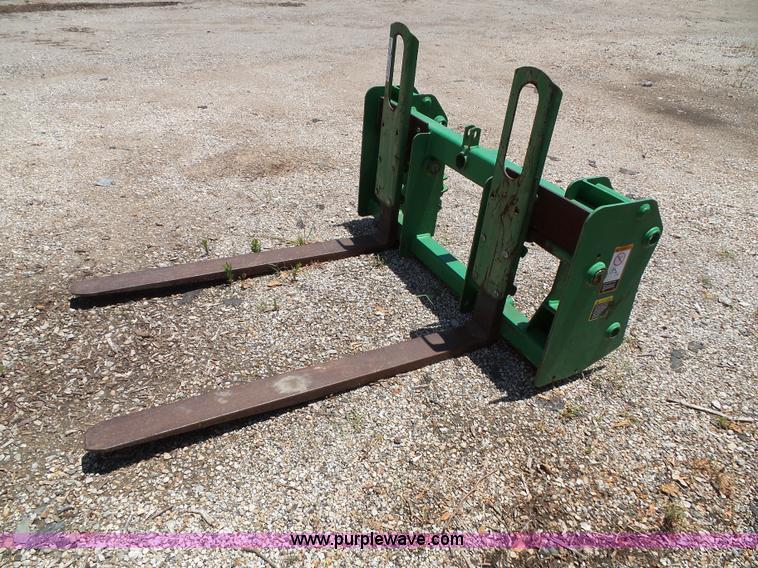 image for item BG9436 John Deere 7210 tractor forks
