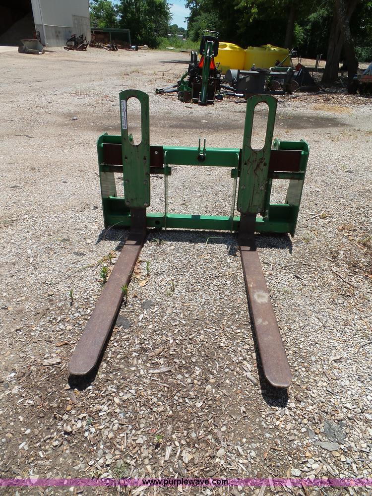 image for item BG9436 John Deere 7210 tractor forks