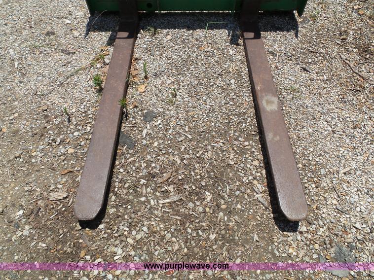 image for item BG9436 John Deere 7210 tractor forks