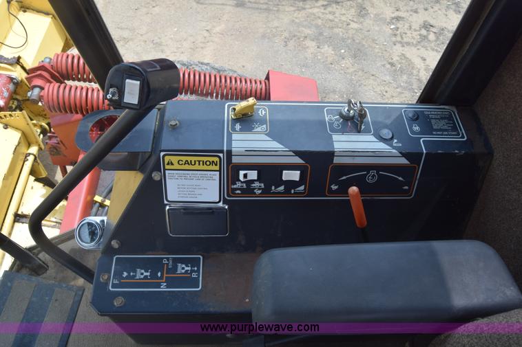 image for item CB9042 New Holland 2550 self-propelled windrower