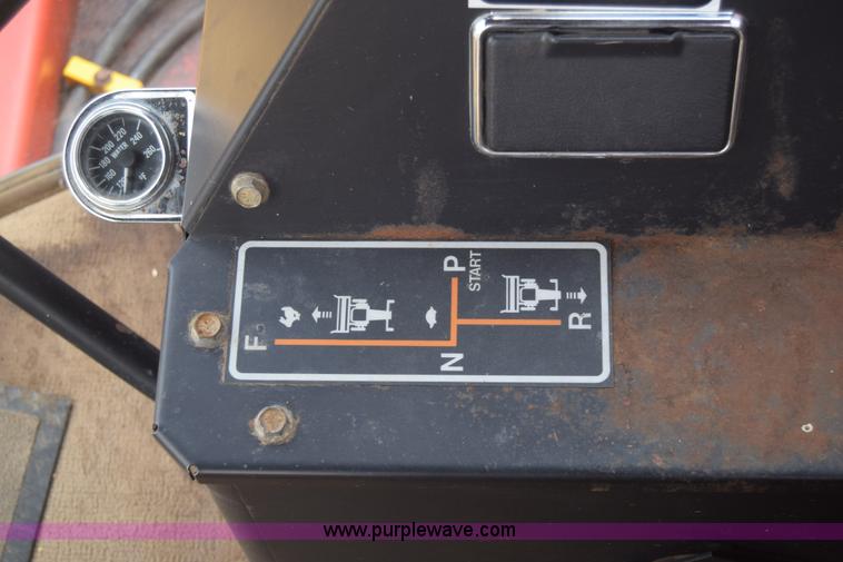 image for item CB9042 New Holland 2550 self-propelled windrower