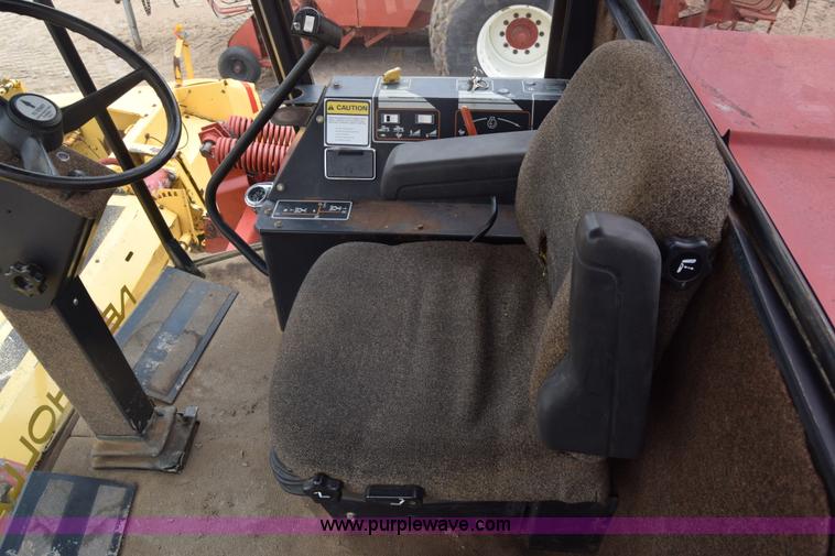 image for item CB9042 New Holland 2550 self-propelled windrower