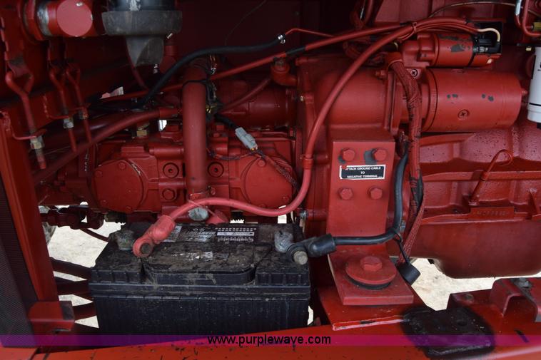 image for item CB9042 New Holland 2550 self-propelled windrower