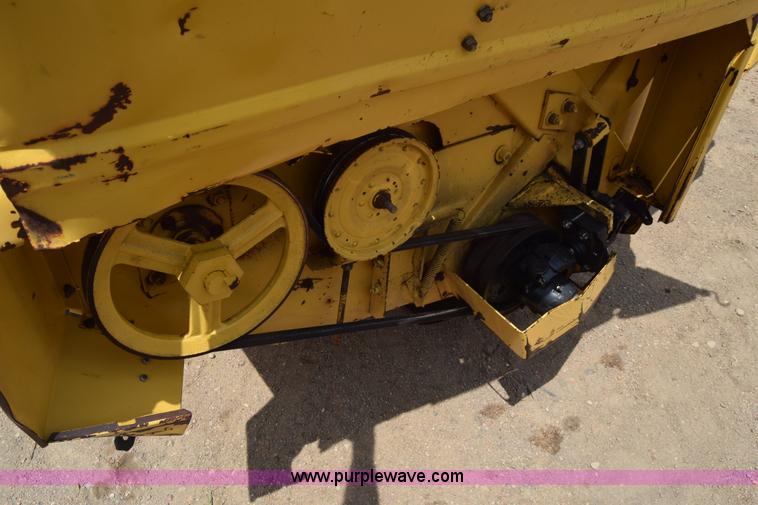 image for item CB9042 New Holland 2550 self-propelled windrower