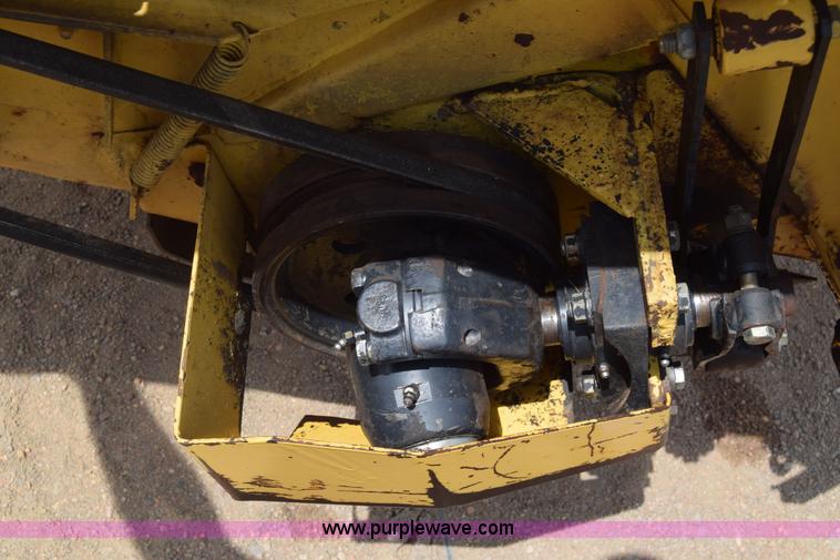 image for item CB9042 New Holland 2550 self-propelled windrower