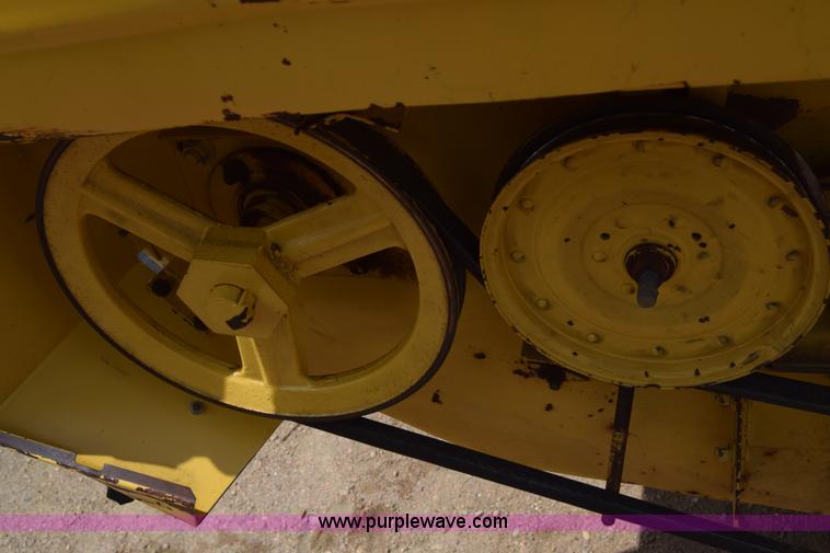 image for item CB9042 New Holland 2550 self-propelled windrower