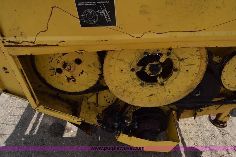 image for item CB9042 New Holland 2550 self-propelled windrower