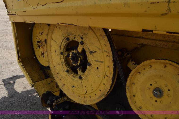 image for item CB9042 New Holland 2550 self-propelled windrower