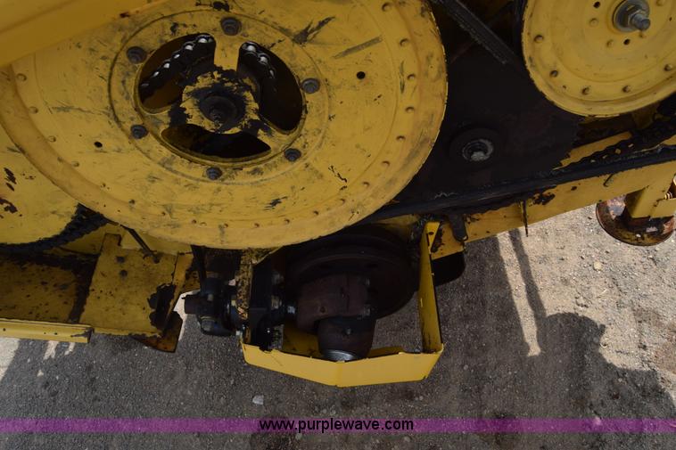 image for item CB9042 New Holland 2550 self-propelled windrower