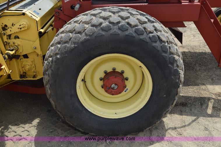 image for item CB9042 New Holland 2550 self-propelled windrower