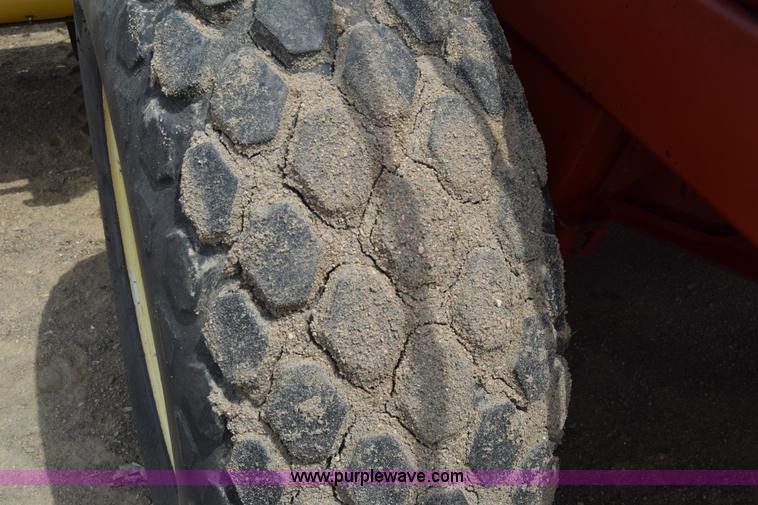 image for item CB9042 New Holland 2550 self-propelled windrower