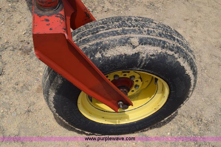 image for item CB9042 New Holland 2550 self-propelled windrower