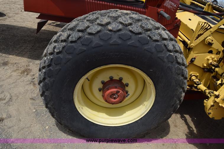 image for item CB9042 New Holland 2550 self-propelled windrower