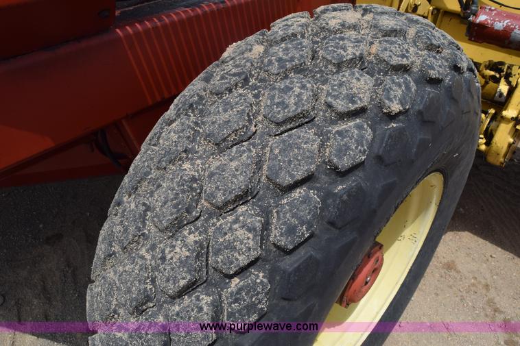 image for item CB9042 New Holland 2550 self-propelled windrower