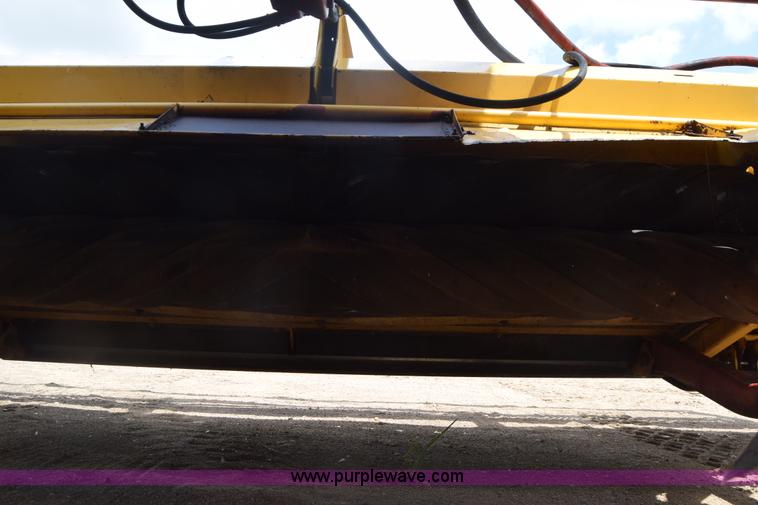 image for item CB9042 New Holland 2550 self-propelled windrower