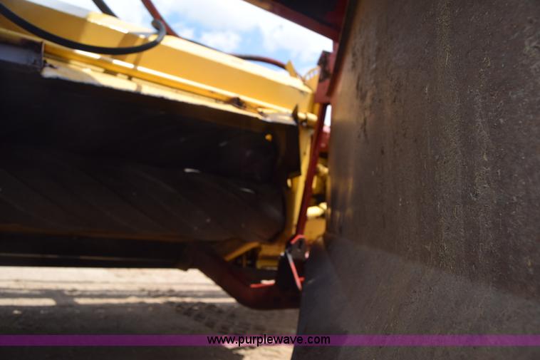 image for item CB9042 New Holland 2550 self-propelled windrower