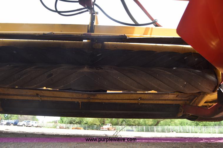 image for item CB9042 New Holland 2550 self-propelled windrower