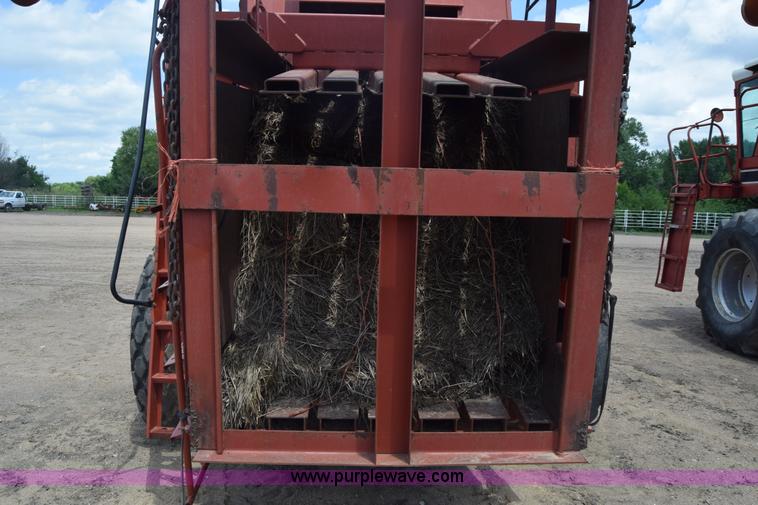 image for item CB9043 Hesston 4900 large square baler