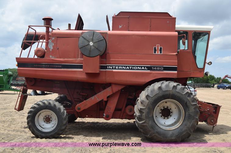 image for item CB9044 International 1480 Axial-Flow combine
