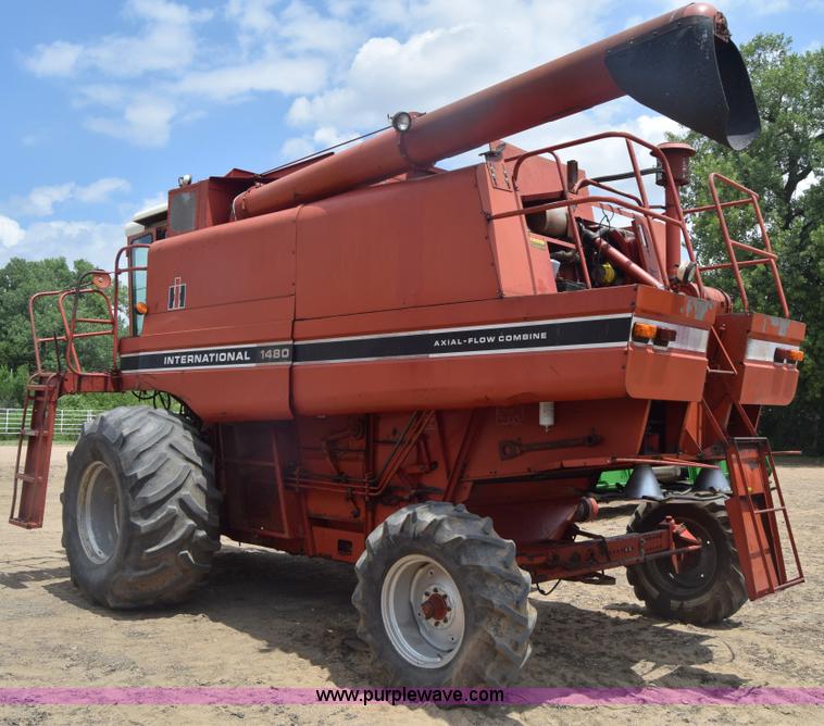 image for item CB9044 International 1480 Axial-Flow combine