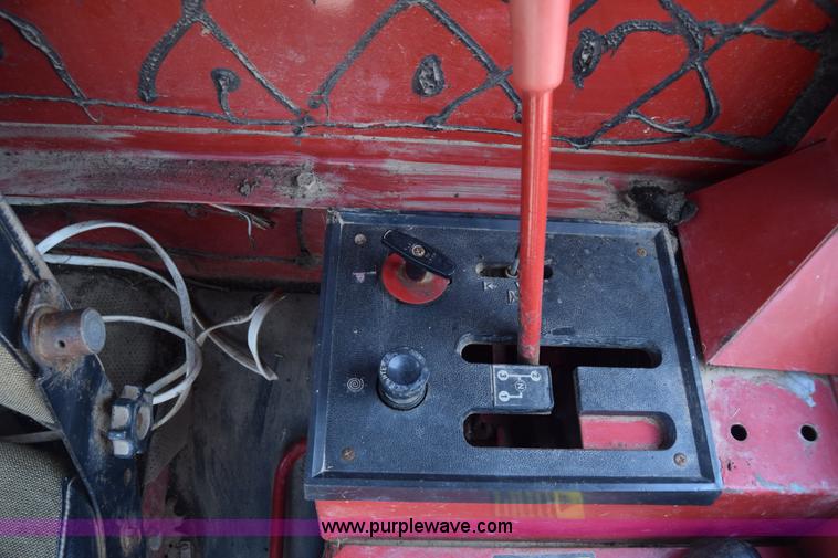 image for item CB9044 International 1480 Axial-Flow combine