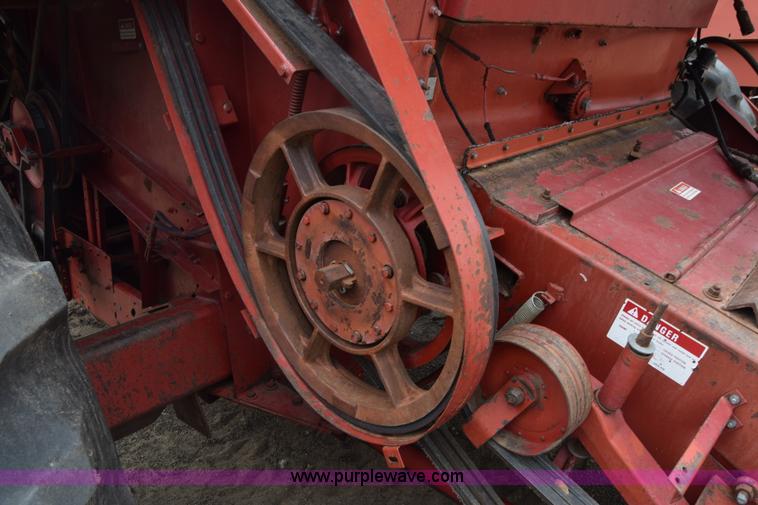image for item CB9044 International 1480 Axial-Flow combine