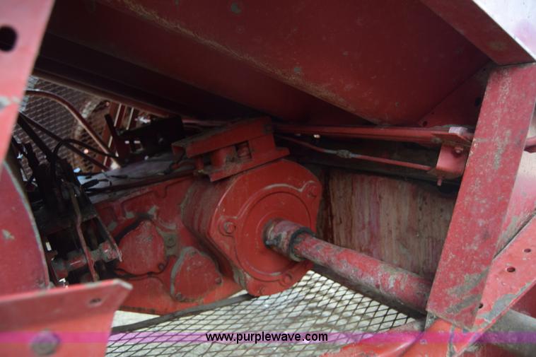 image for item CB9044 International 1480 Axial-Flow combine