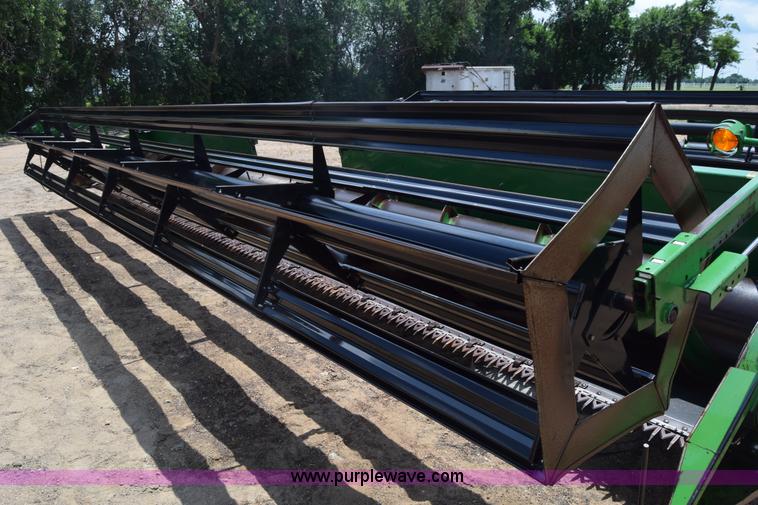 image for item CB9045 1991 John Deere 930  rigid head