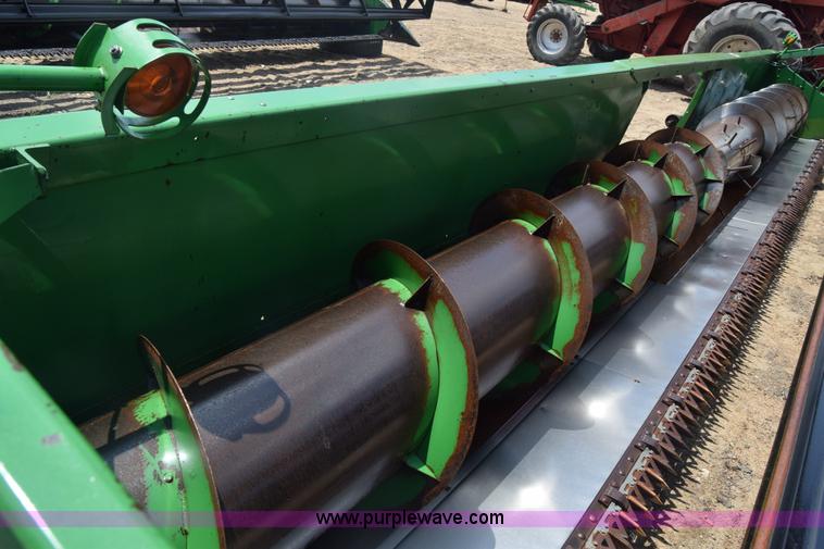 image for item CB9045 1991 John Deere 930  rigid head