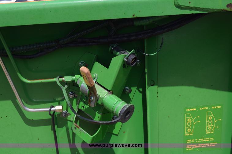 image for item CB9045 1991 John Deere 930  rigid head