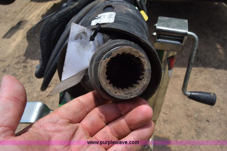 image for item CB9047 2013 John Deere 568 round baler