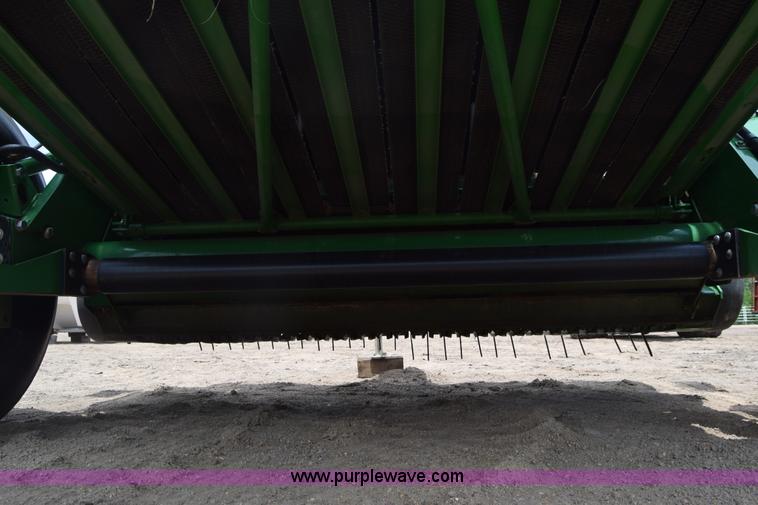 image for item CB9047 2013 John Deere 568 round baler