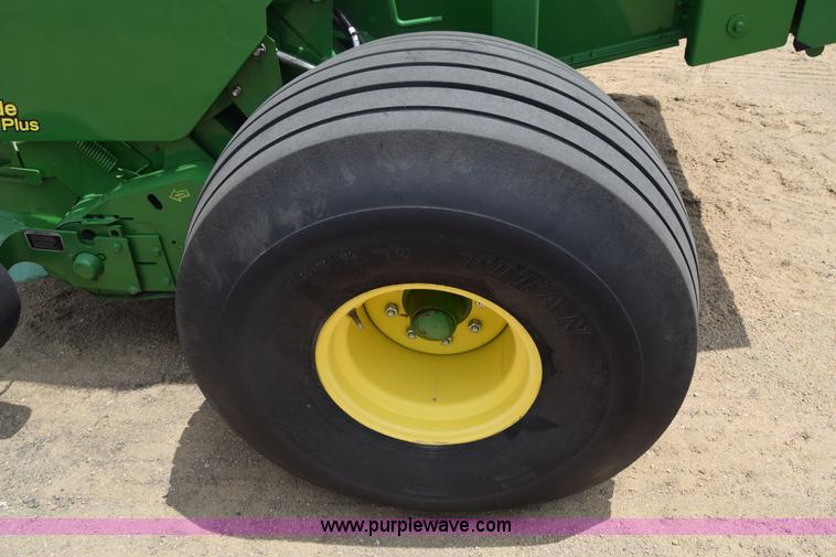 image for item CB9047 2013 John Deere 568 round baler