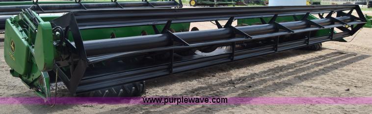 image for item CB9048 2002 John Deere 930R rigid head