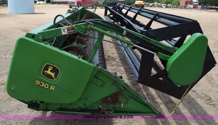 image for item CB9048 2002 John Deere 930R rigid head