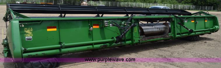 image for item CB9048 2002 John Deere 930R rigid head