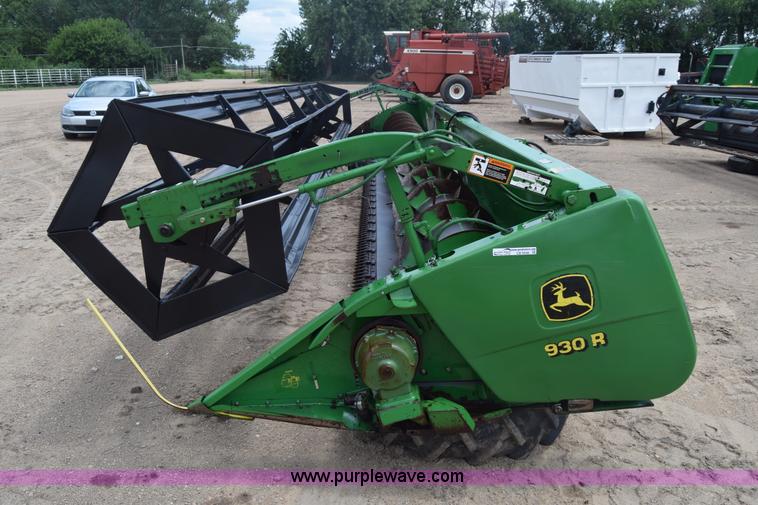 image for item CB9048 2002 John Deere 930R rigid head