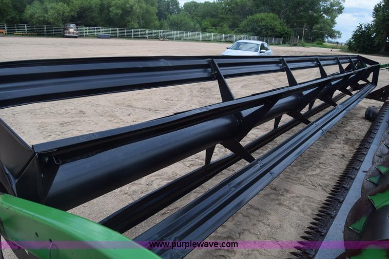 image for item CB9048 2002 John Deere 930R rigid head