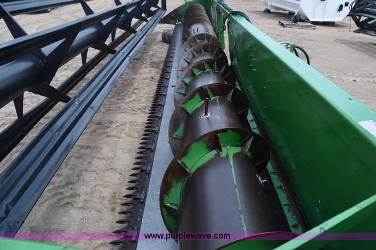 image for item CB9048 2002 John Deere 930R rigid head