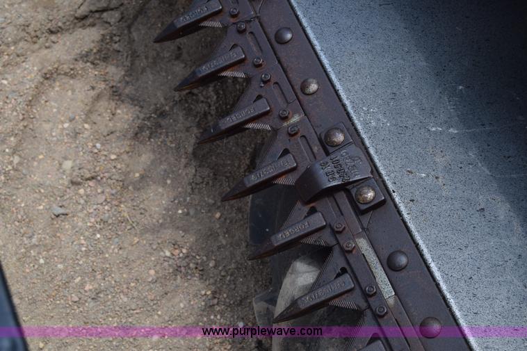 image for item CB9048 2002 John Deere 930R rigid head