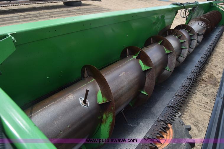 image for item CB9048 2002 John Deere 930R rigid head