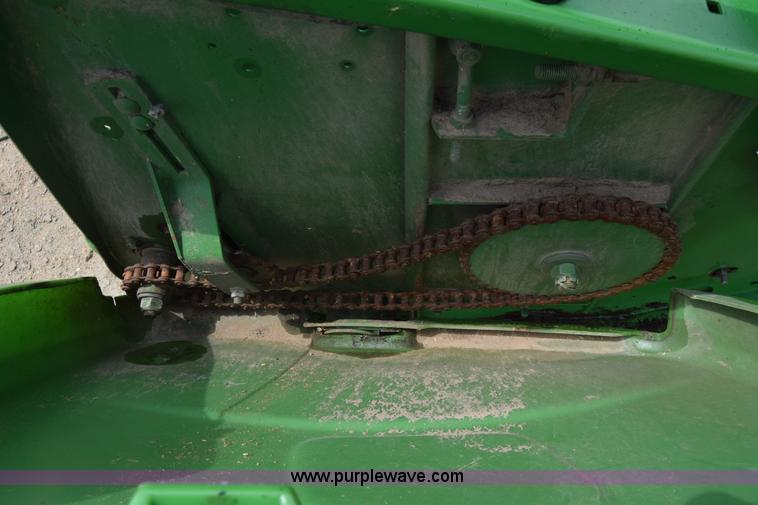 image for item CB9048 2002 John Deere 930R rigid head