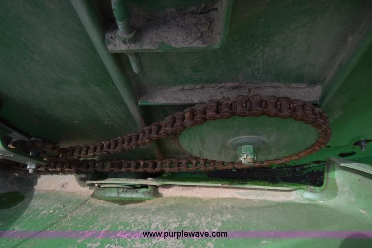 image for item CB9048 2002 John Deere 930R rigid head