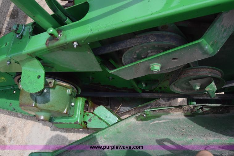 image for item CB9048 2002 John Deere 930R rigid head