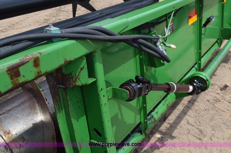 image for item CB9048 2002 John Deere 930R rigid head