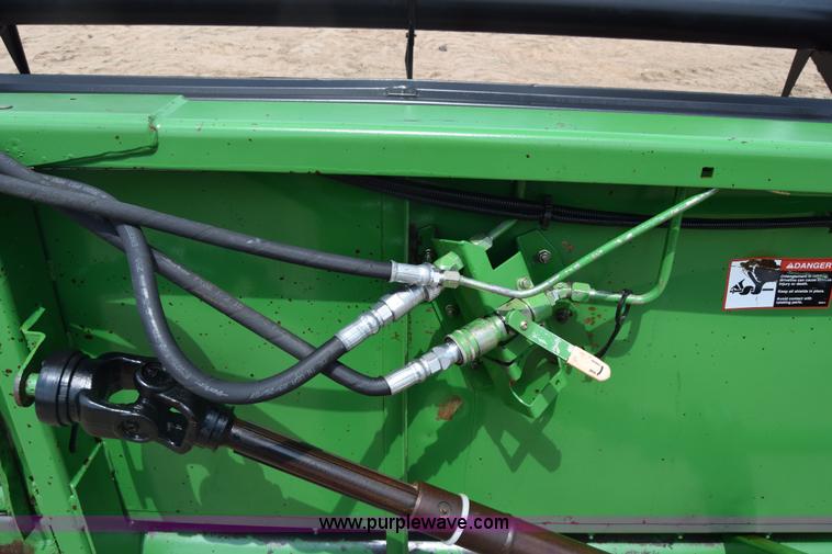 image for item CB9048 2002 John Deere 930R rigid head