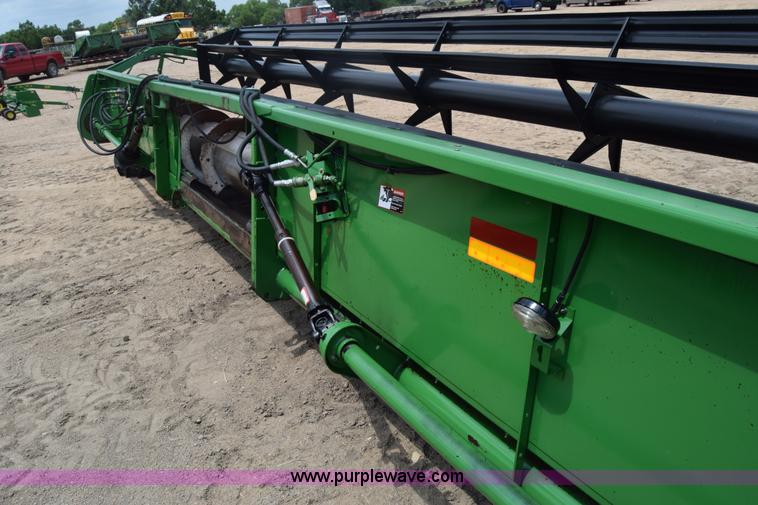 image for item CB9048 2002 John Deere 930R rigid head