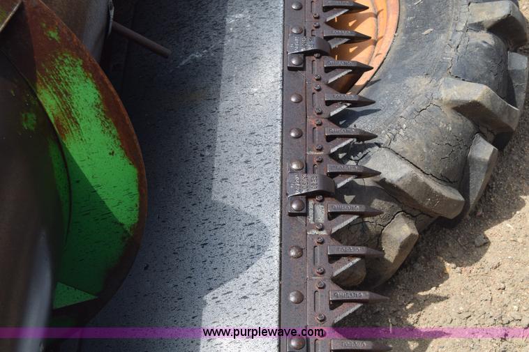 image for item CB9048 2002 John Deere 930R rigid head