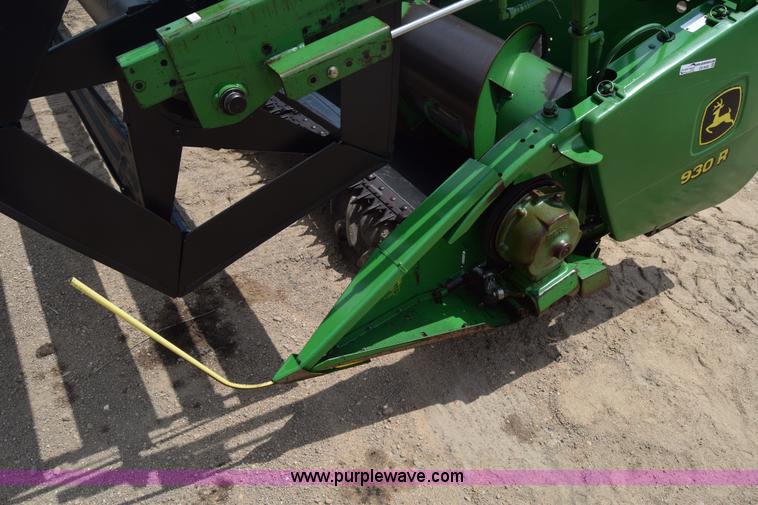 image for item CB9048 2002 John Deere 930R rigid head